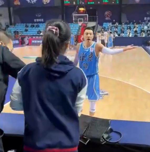 亚博游戏官网-CBA媒体人斗嘴球员被取消资格 周琦曾和她对线