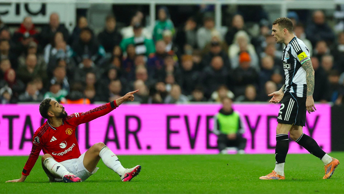 亚博中国官网-2-1！7.2亿豪门11打10 却惨遭绝杀 11轮不败终结 创95年耻辱纪录|纽卡斯尔|曼联|埃迪·豪|巴塞罗那|切尔西_新浪体育_新浪新闻